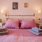 Ξενοδοχείο με διαμερίσματα Royal Jelly - Renovated With Pool Just 5 Minutes Walk From The By Mana Gers