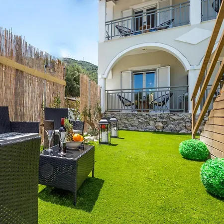Royal Jelly - Renovated With Pool Just 5 Minutes Walk From The By Mana Gers Marathiás