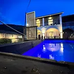 Royal Jelly - Renovated With Pool Just 5 Minutes Walk From The By Mana Gers 3* Marathiás