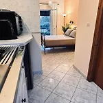 Royal Jelly - Renovated With Pool Just 5 Minutes Walk From The By Mana Gers 3* Marathiás