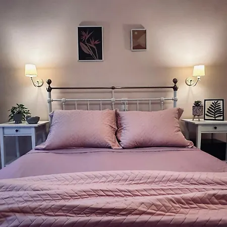 Aparthotel Royal Jelly - Renovated With Pool Just 5 Minutes Walk From The By Mana Gers