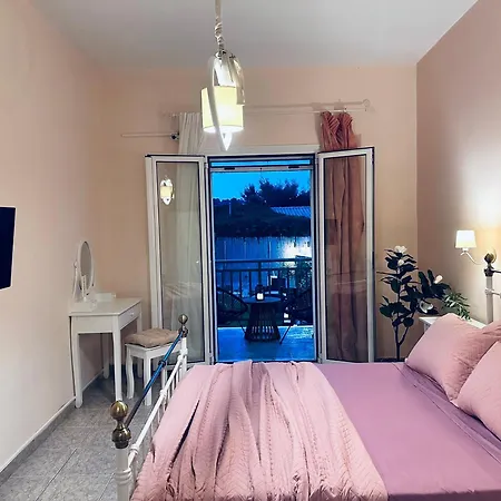 Aparthotel Royal Jelly - Renovated With Pool Just 5 Minutes Walk From The By Mana Gers