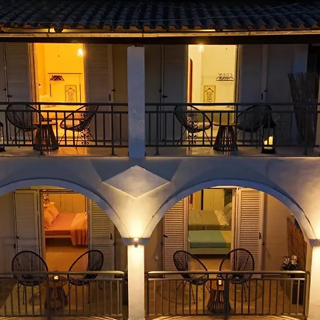 Appart hôtel Royal Jelly - Renovated With Pool Just 5 Minutes Walk From The By Mana Gers 3*