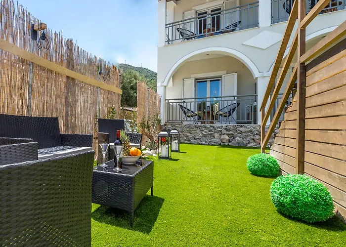Royal Jelly - Renovated With Pool Just 5 Minutes Walk From The By Mana Gers Marathiás