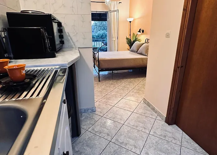 Royal Jelly - Renovated With Pool Just 5 Minutes Walk From The By Mana Gers 3* Marathiás