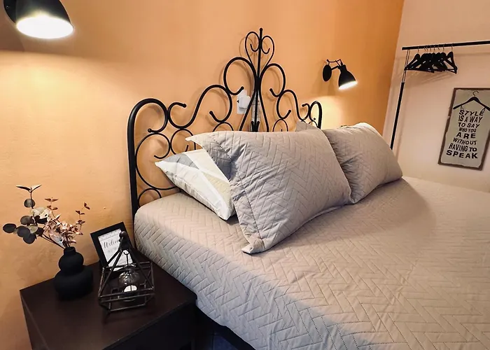 Royal Jelly - Renovated With Pool Just 5 Minutes Walk From The By Mana Gers 3* Marathiás