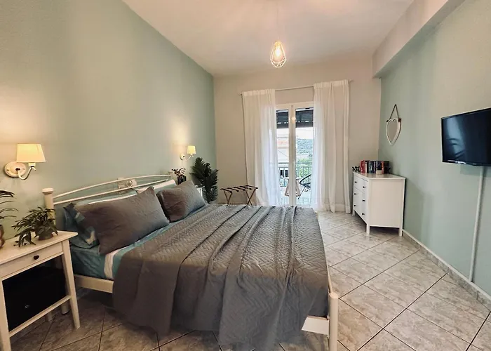 Royal Jelly - Renovated With Pool Just 5 Minutes Walk From The By Mana Gers 3* Marathiás