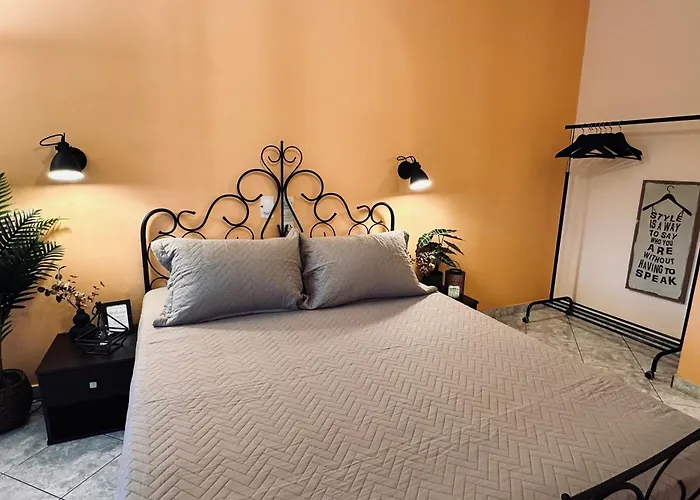 Royal Jelly - Renovated With Pool Just 5 Minutes Walk From The By Mana Gers Appart hôtel