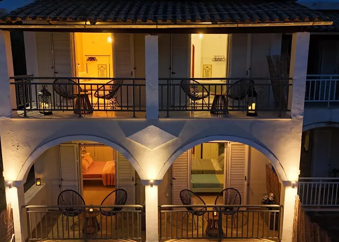 Appart hôtel Royal Jelly - Renovated With Pool Just 5 Minutes Walk From The By Mana Gers 3*